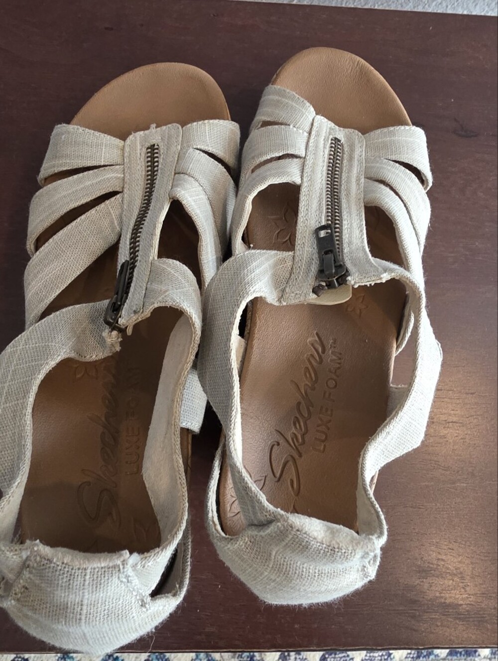 Skechers Luxe Foam Women's Wedge Sandals in Beige Sz 8